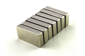 N42 Permanen Sinter NdFeB Magnet Epoxy Coating Ukuran Disesuaikan