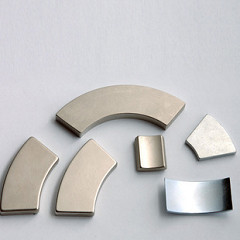 Magnet Neodymium Melengkung Permanen Tile Ndfeb Arc Berbentuk Magnet Untuk Industri