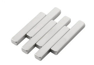 Flat Industrial Bar Magnet Ni Cu Ni Coating Magnet Kuat Panjang Disesuaikan