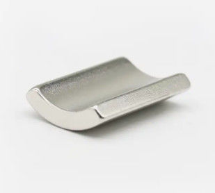 Magnet Neodymium Arc yang Disesuaikan N35SH Magnet NdFeB Permanen