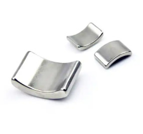 Magnet Neodymium Temp Tinggi, NdFeB Magnet Motor Melengkung Tersedia Sampel Gratis