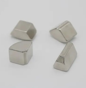 NdFeB Langka Bumi Magnet Logam N35-N52 Blok Magnet Yang Kuat Untuk Pembicara / Penerima