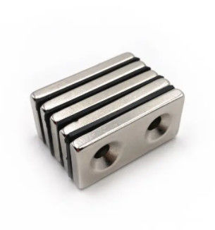 Square NdFeB Magnet Permanen Magnet Neodymium Dengan Lubang Countersunk