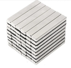 Flat Industrial Bar Magnet Ni Cu Ni Coating Magnet Kuat Panjang Disesuaikan