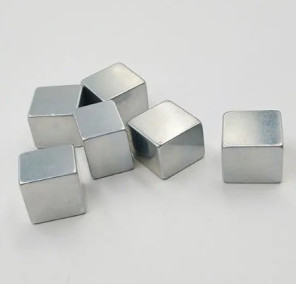 NdFeB Langka Bumi Magnet Logam N35-N52 Blok Magnet Yang Kuat Untuk Pembicara / Penerima